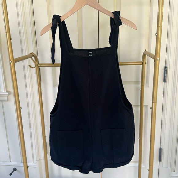 SHEIN Pants - NWOT SHEIN black patch pocket pinafore short romper, S